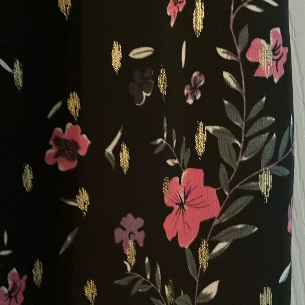 Juicy Couture Black Floral Top - Picture 6 of 7